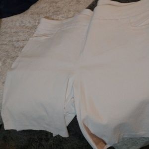 Terra & Sky White Bermuda Short Size 1X 16W-18W